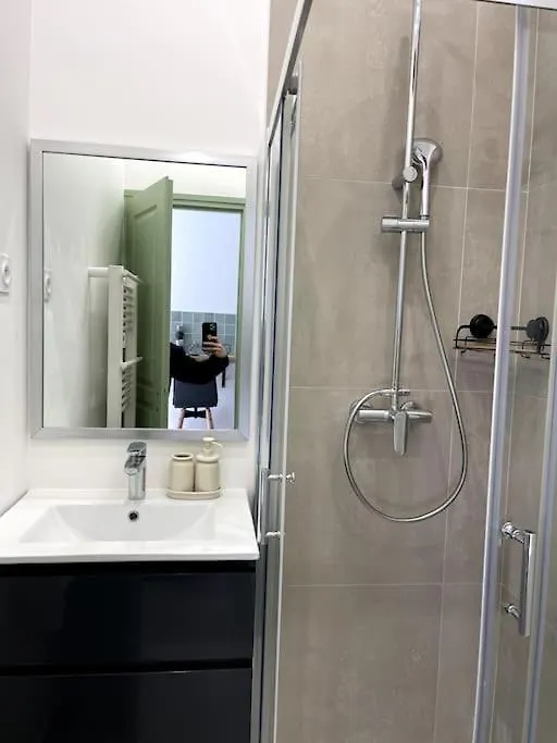 Appartement Studio Au Coeur Du Vieux Nice - Vue Mer Et Clocher